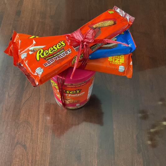 Grandma’s Sweet Tooth Valentine’s Gift – Reese’s Peanut Butter Candy Cylinder💘